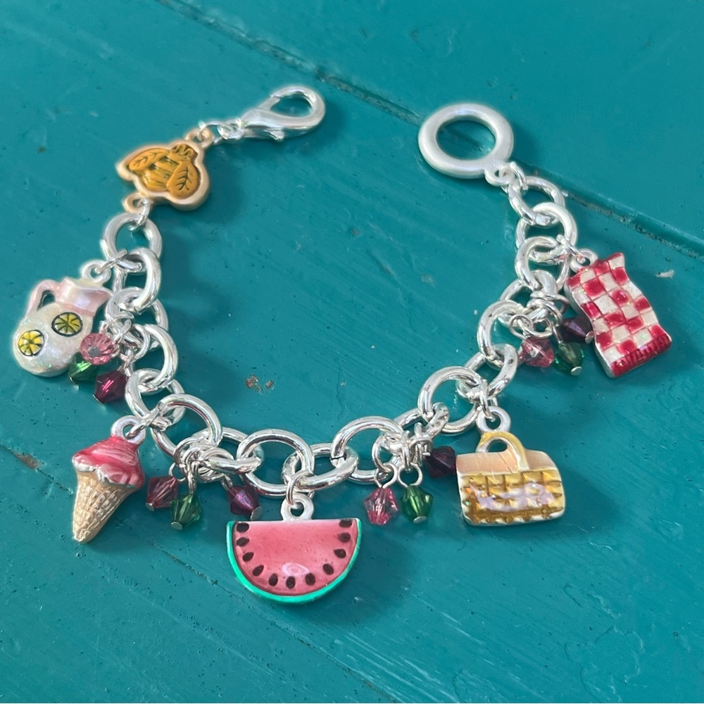 🌻  AJMC Charmed summer theme charm bracelet "Picnic Time" vintage y2k - Picture 2 of 6